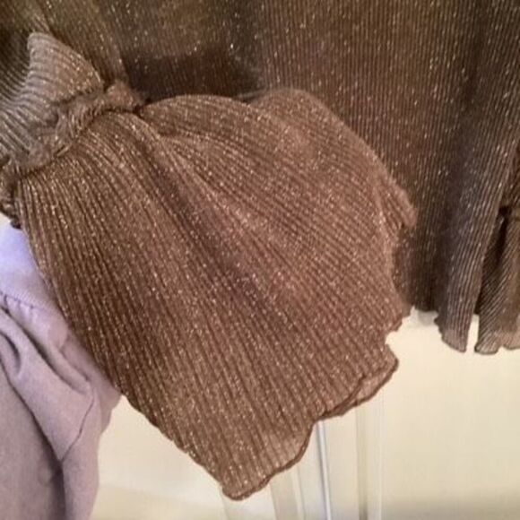 Gimmicks by BKE Buckle Sheer Ribbed Top Sz XS Oversized Bell Sleeve - Picture 4 of 6